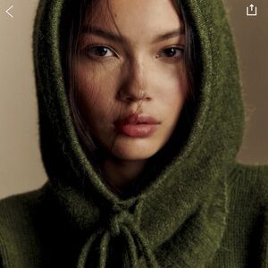 SÉZANE Hooded Scarf in Perfect Green